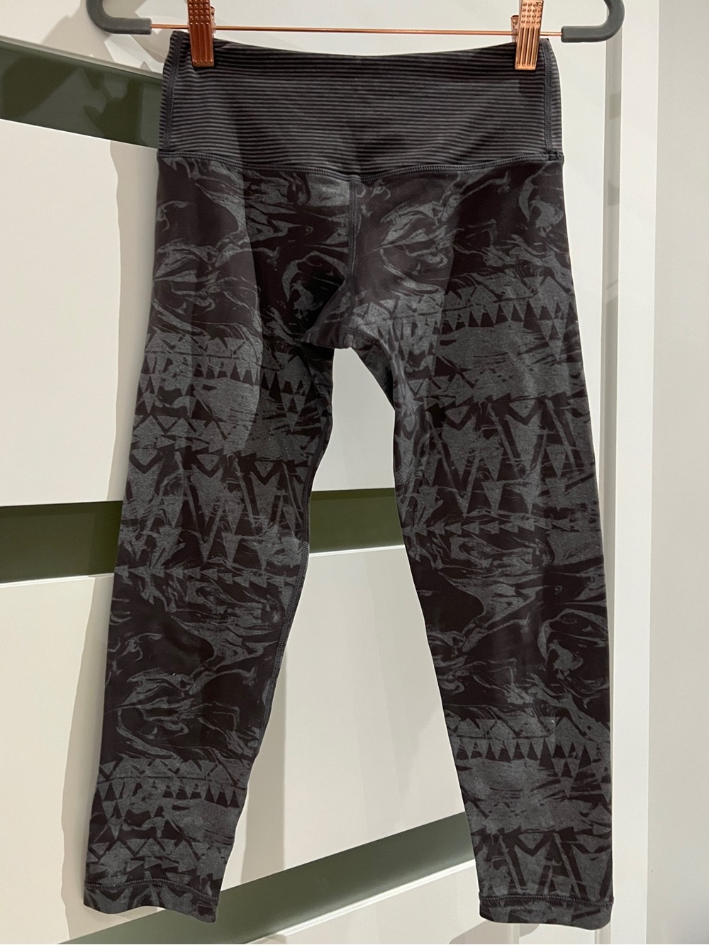 VUORI Stripe & Abstract Geo Print Cropped Leggings, Gray, Ladies XS